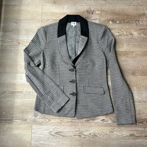 Armani Collezione size 6 black/gray/silver herringbone knit blazer.